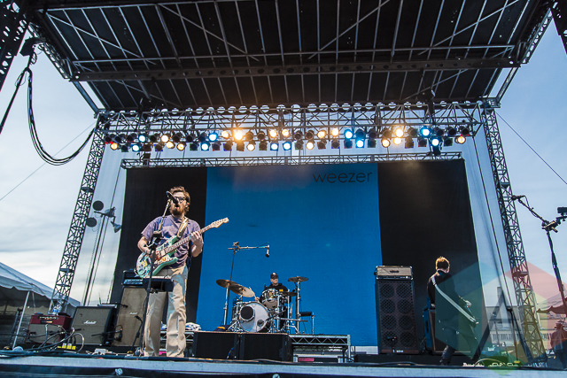 File:Weezer concert 09-20-2015 d.jpg