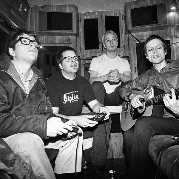 File:Weezer-5 v1000.jpg