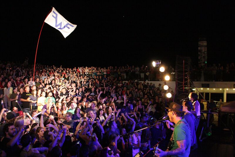 File:Lido deck IMG 5420 copy.jpg