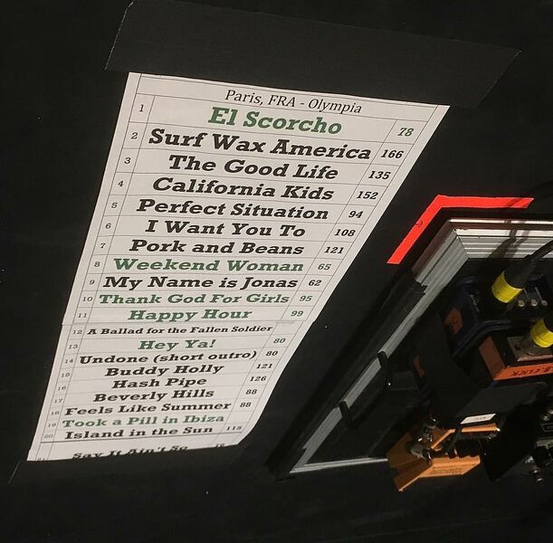 File:Paris Olympia setlist 2017-10-19.jpg