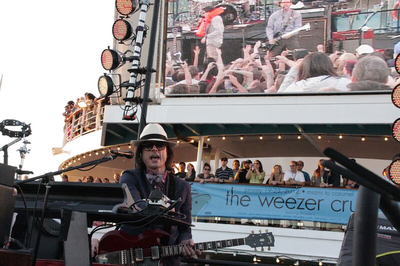 File:Lido deck IMG 4326 copy.jpg