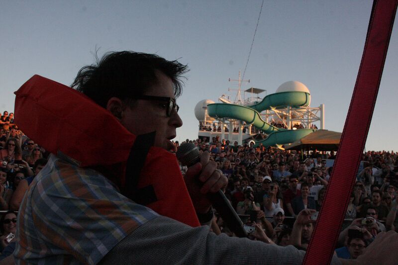 File:Lido deck IMG 4270 copy.jpg